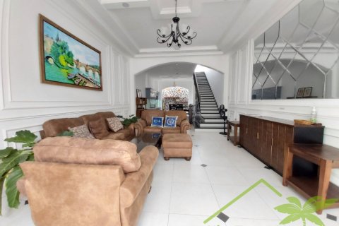 3 bedrooms Villa in Nha Trang, No. 28543 2