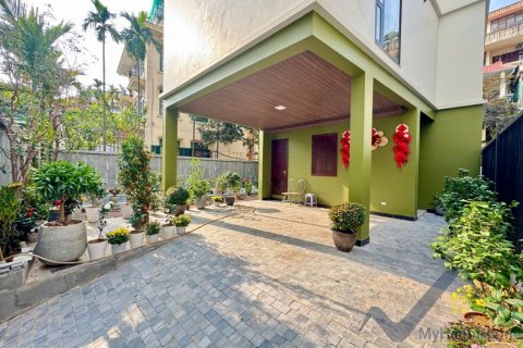 Вилла с 4 спальнями в Тэйхо, Ханой ,  № 26440