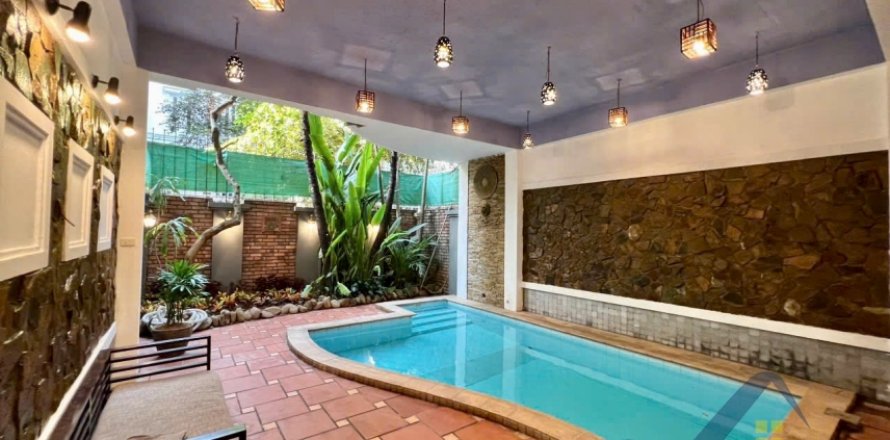 Вилла с 4 спальнями в Тэйхо, Ханой , № 26461