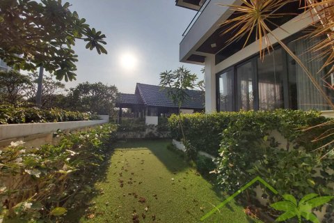 3 bedrooms Villa in Nha Trang, No. 28487 2