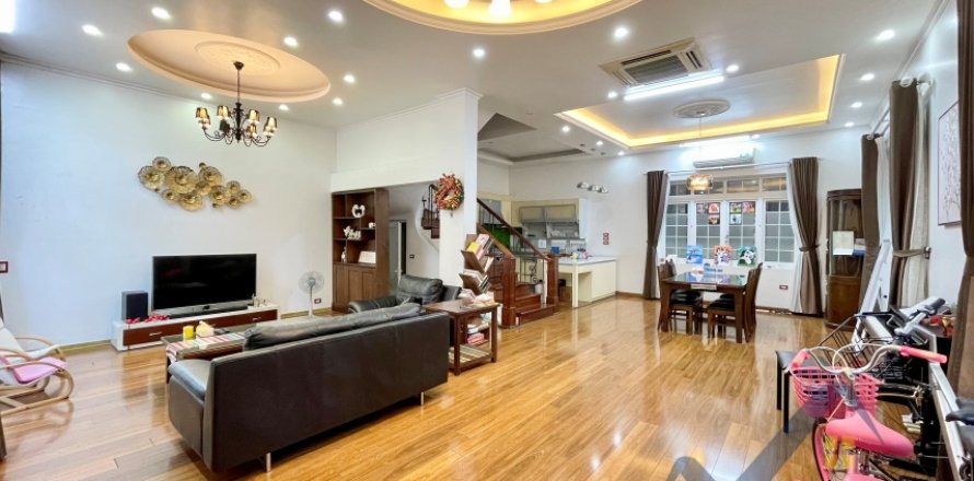 Вилла с 3 спальнями в Лонгбьен, Ханой ,  № 26644