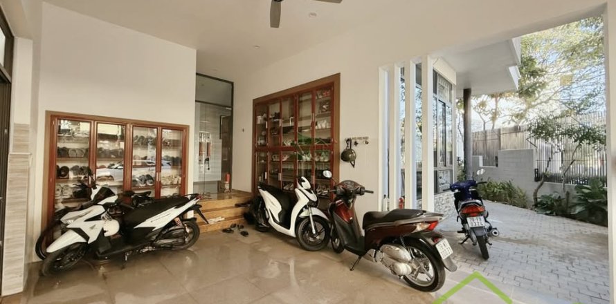 8 bedrooms Villa in Nha Trang, No. 27897