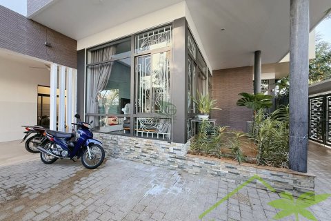 8 bedrooms Villa in Nha Trang, No. 27897 2