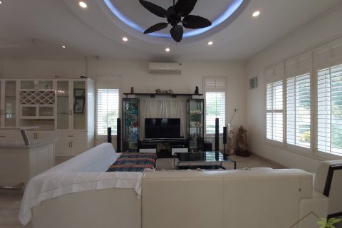 3 bedrooms Villa in Nha Trang, No. 28746 2