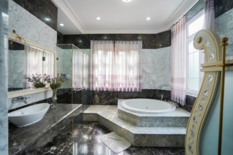 5 bedrooms Villa in Thu Duc, Ho Chi Minh,  No. 27600 8