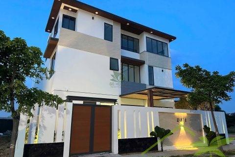 4 bedrooms Villa in Nha Trang,  No. 27932