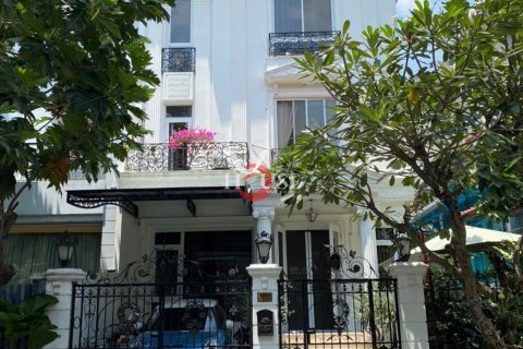 5 bedrooms Villa in Ho Chi Minh, No. 30298