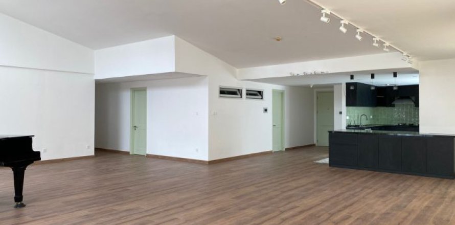 Квартира с 4 спальнями в Тхудык, Хошимин ,  № 27499