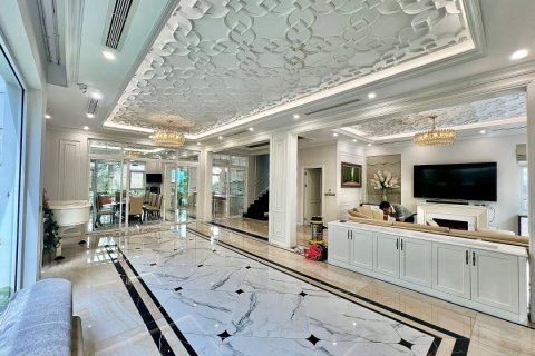 Вилла с 6 спальнями в Лонгбьен, Ханой ,  № 19019