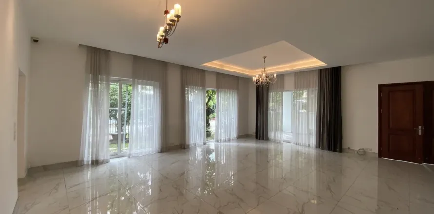 5 bedrooms Villa in Thu Duc, Ho Chi Minh,  No. 27621