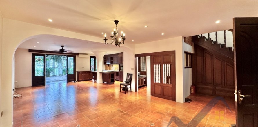 4 bedrooms Villa in Tay Ho, Ha Noi, No. 30226