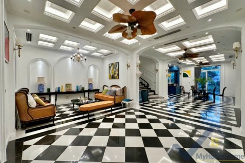 Вилла с 4 спальнями в Лонгбьен, Ханой ,  № 26382