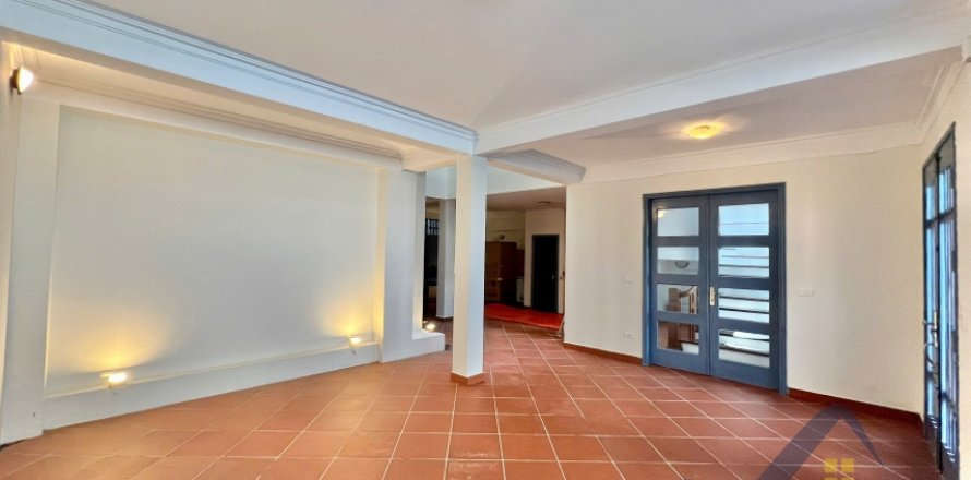 Вилла с 4 спальнями в Тэйхо, Ханой ,  № 26478