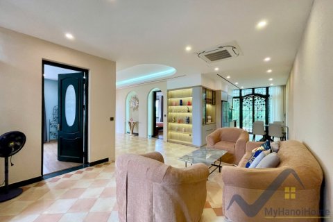 Квартира с 3 спальнями в Лонгбьен, Ханой ,  № 26475