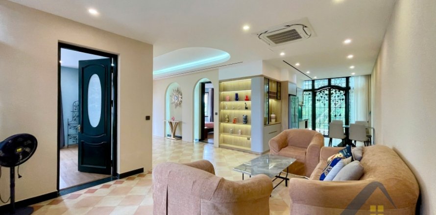 Квартира с 3 спальнями в Лонгбьен, Ханой , № 26475