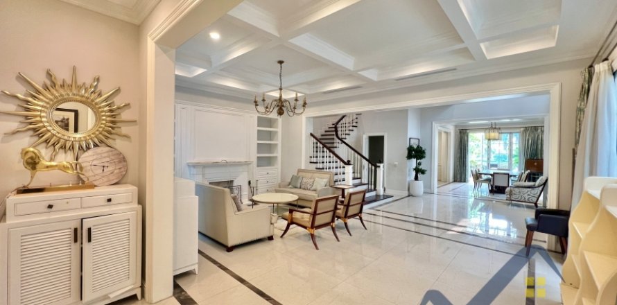 Вилла с 4 спальнями в Лонгбьен, Ханой ,  № 26637