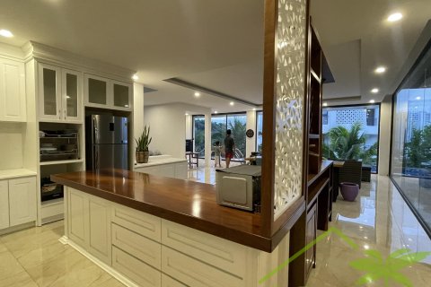 5 bedrooms Villa in Nha Trang, No. 28252 7