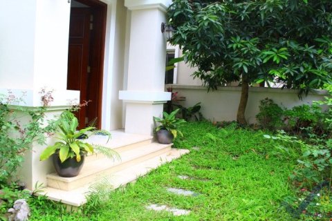 Вилла с 3 спальнями в Лонгбьен, Ханой ,  № 19856