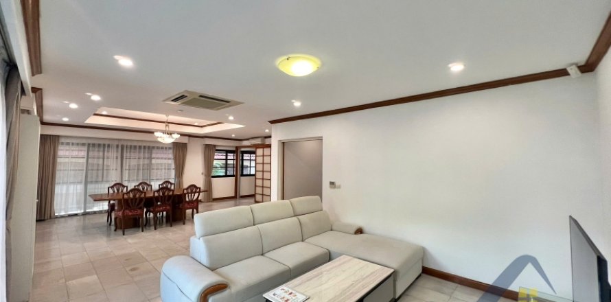 Вилла с 3 спальнями в Тэйхо, Ханой , № 26468