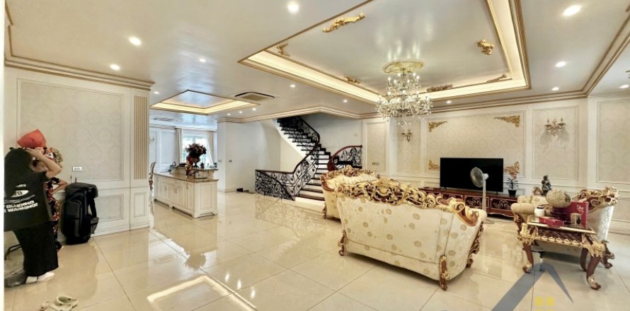 Вилла с 4 спальнями в Лонгбьен, Ханой ,  № 26494