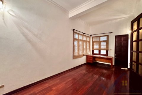 5 bedrooms Villa in Tay Ho, Ha Noi,  No. 19756 9