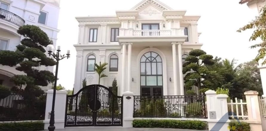 Вилла с 6 спальнями в Лонгбьен, Ханой ,  № 26408