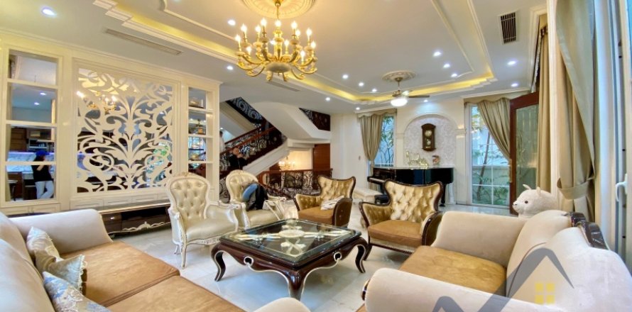 Вилла с 5 спальнями в Лонгбьен, Ханой ,  № 26624