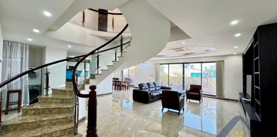 Квартира с 4 спальнями в Тэйхо, Ханой ,  № 26450