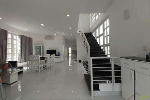 4 bedrooms Villa in Nha Trang, No. 28649 2