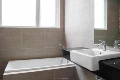 Квартира с 3 спальнями в Тхудык, Хошимин ,  № 27454 11